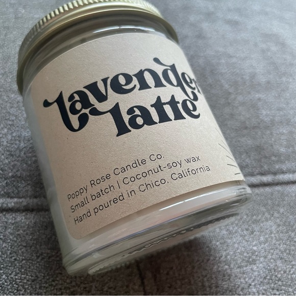 Poppy Rose Candle Co lavender latte candle - Picture 3 of 3